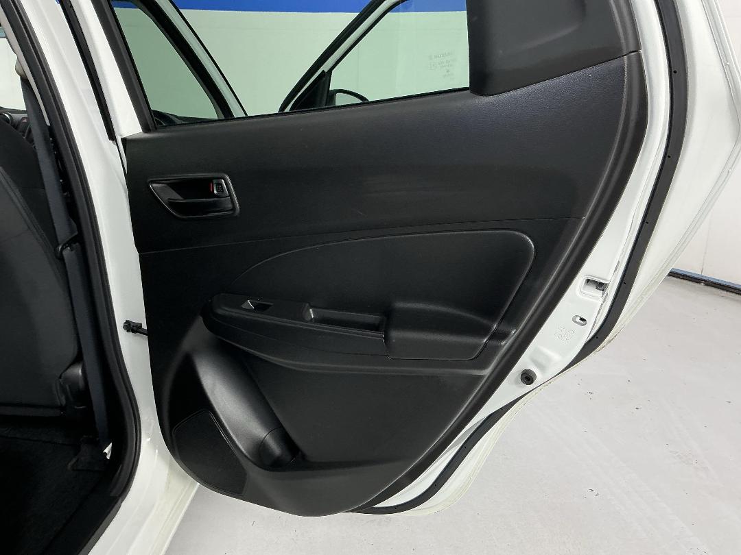 Photo '19' of Suzuki Swift