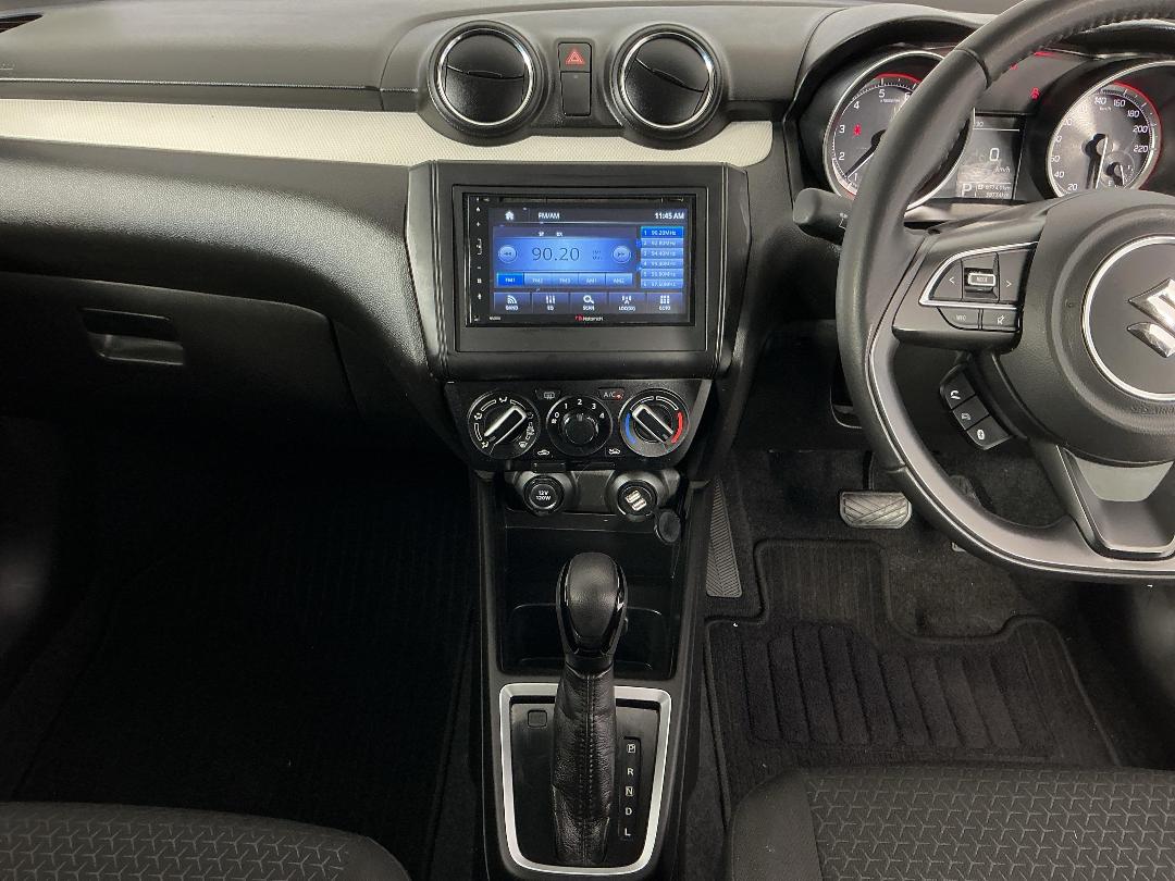 Photo '18' of Suzuki Swift