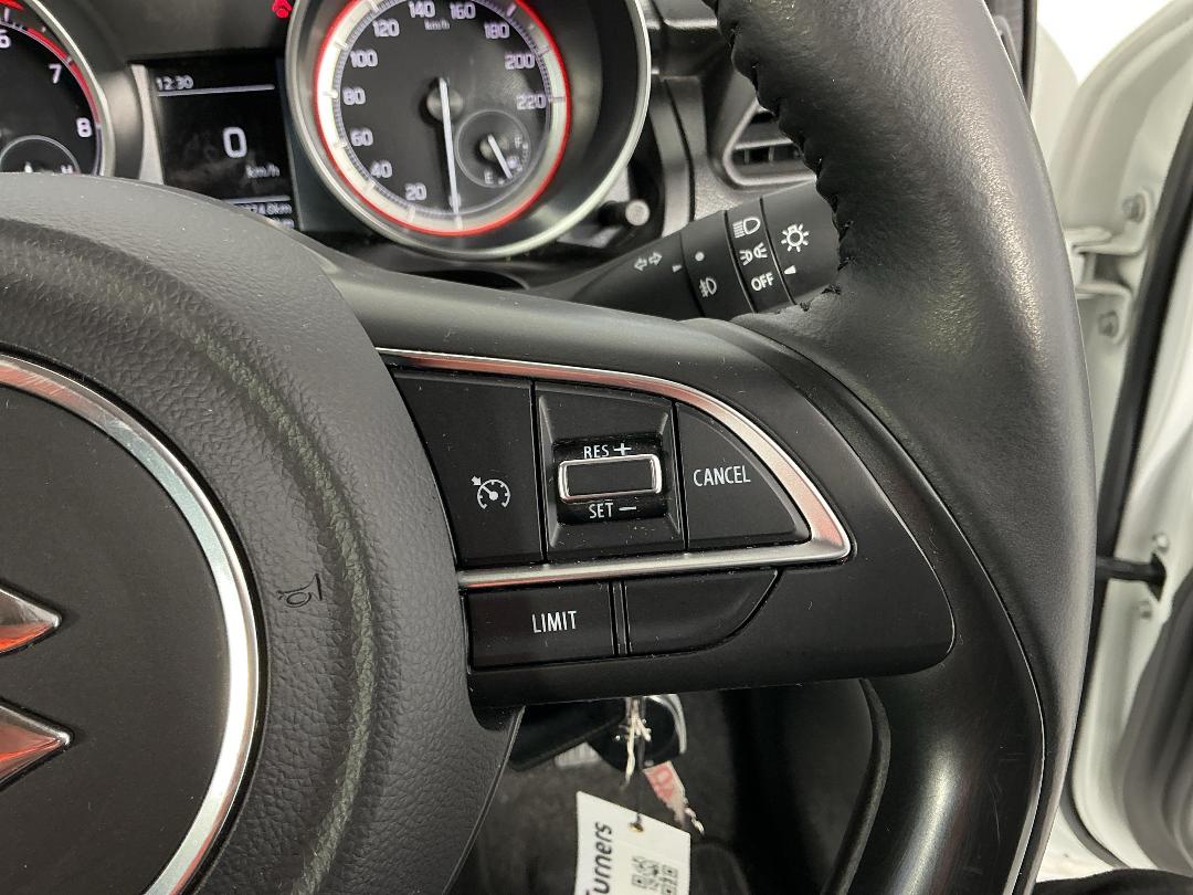 Photo '24' of Suzuki Swift