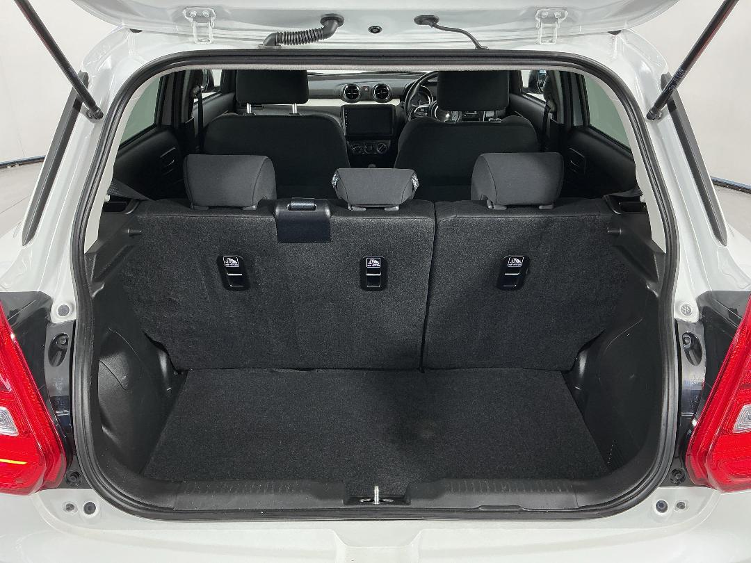 Photo '14' of Suzuki Swift