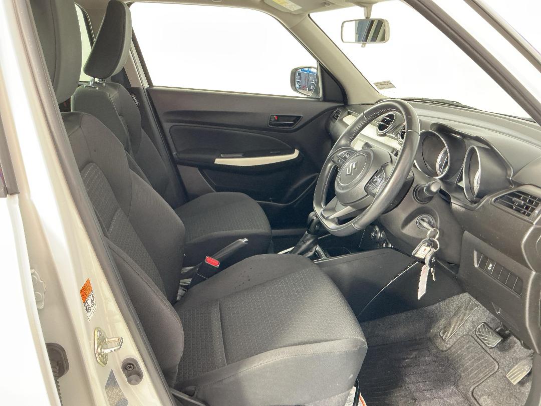 Photo '16' of Suzuki Swift