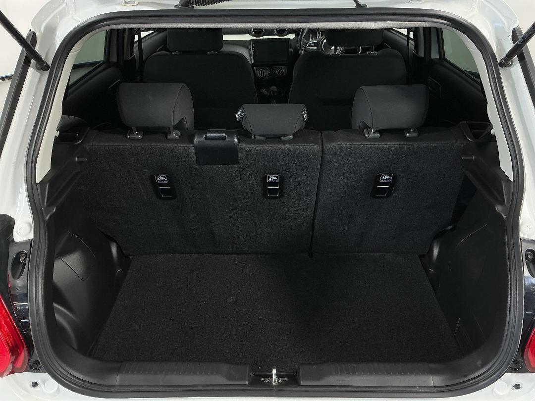 Photo '14' of Suzuki Swift