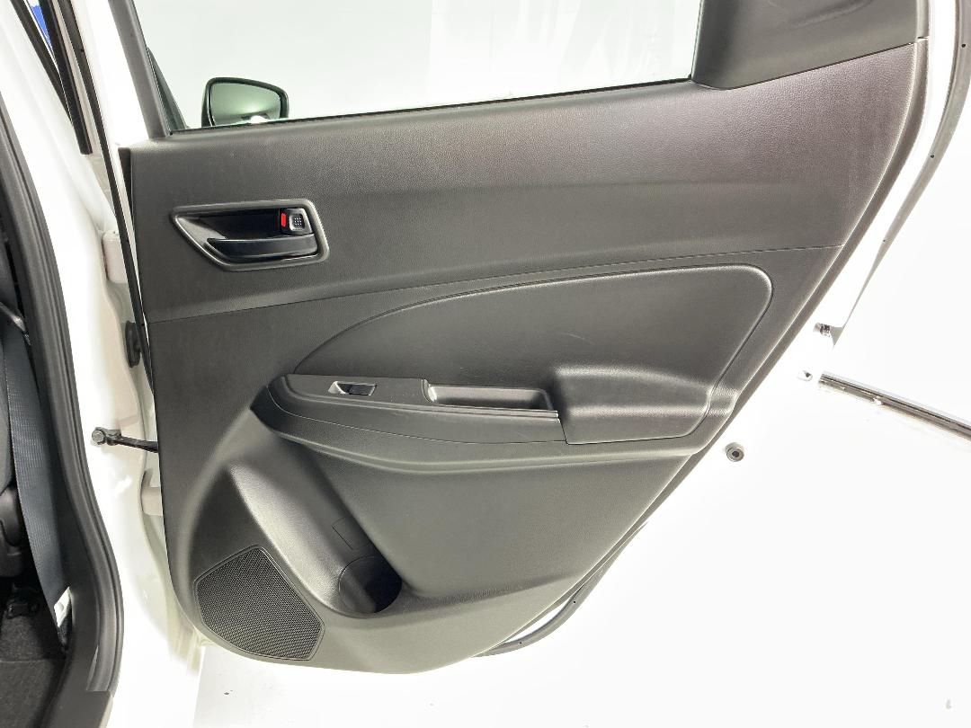 Photo '19' of Suzuki Swift