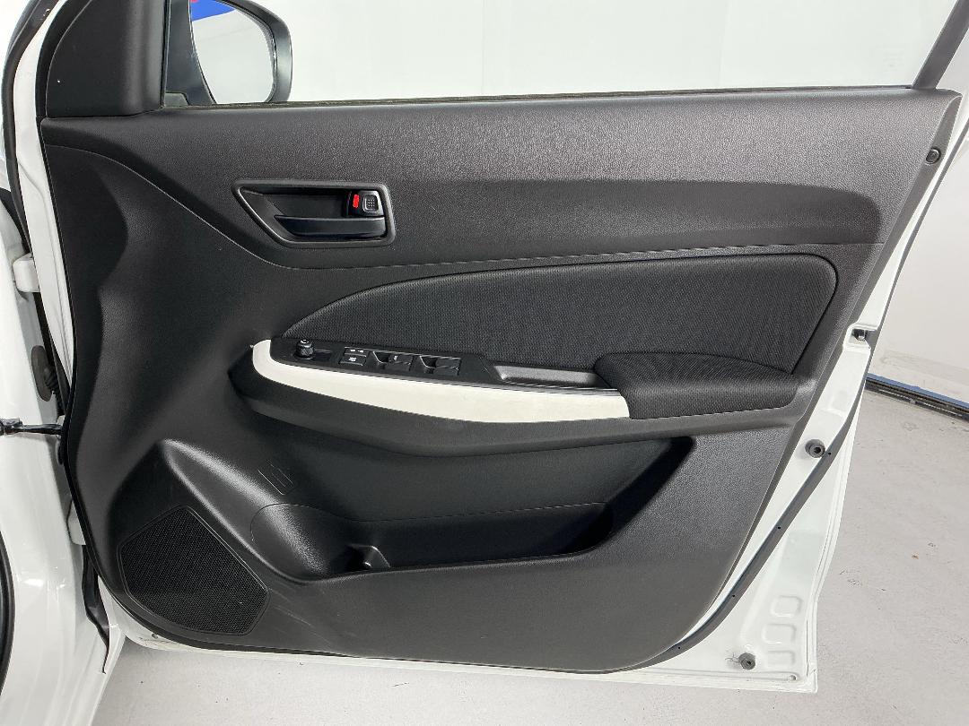 Photo '15' of Suzuki Swift