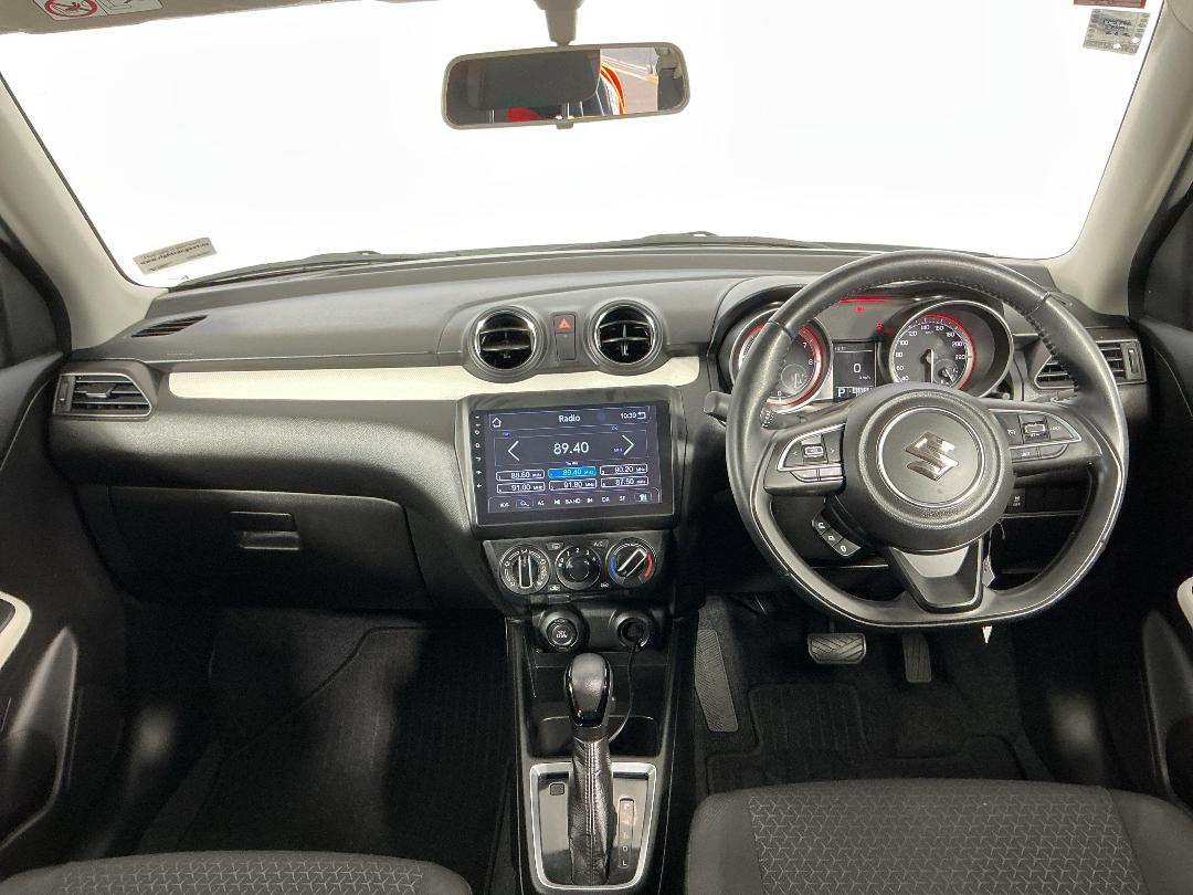 Photo '17' of Suzuki Swift