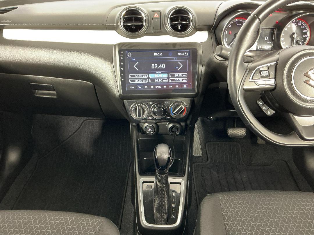 Photo '18' of Suzuki Swift