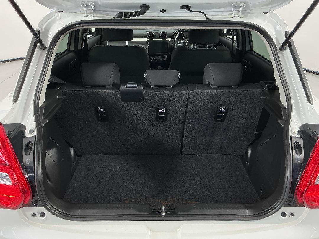 Photo '14' of Suzuki Swift