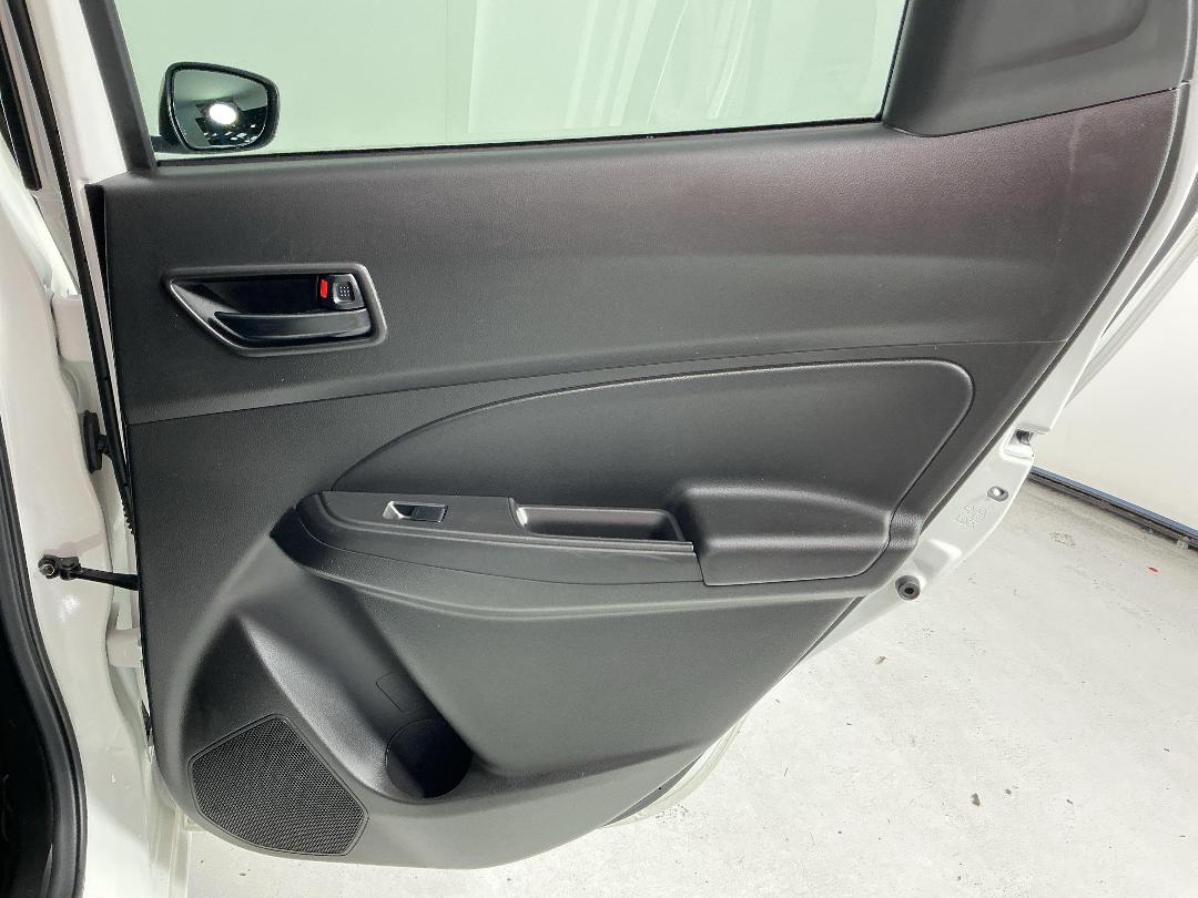 Photo '19' of Suzuki Swift