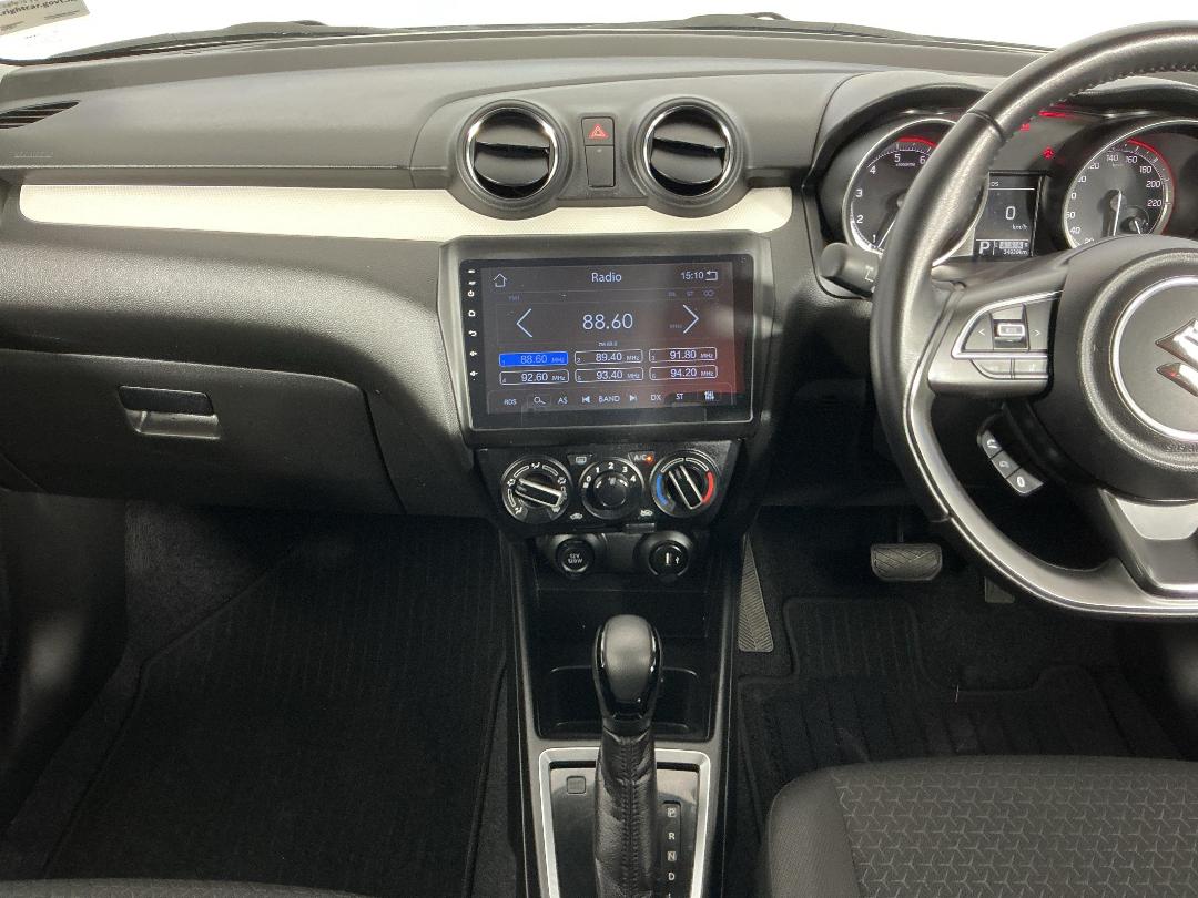 Photo '18' of Suzuki Swift