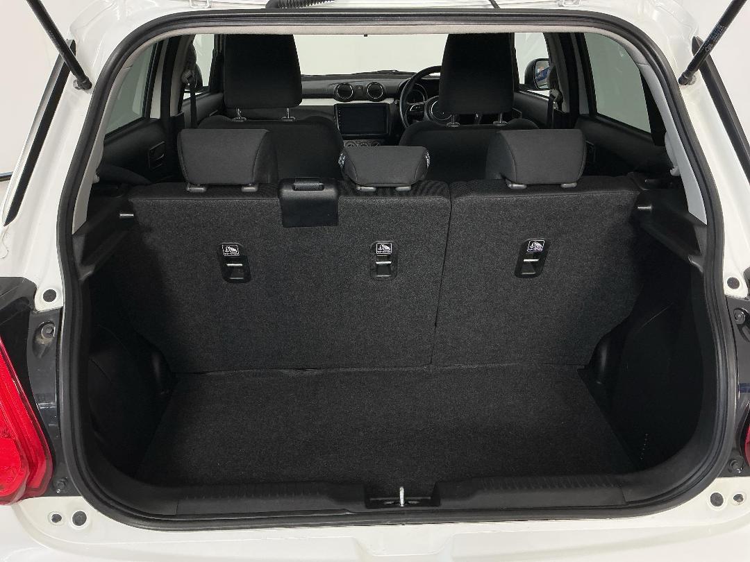 Photo '14' of Suzuki Swift