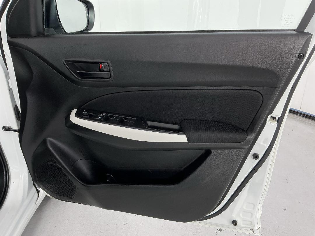 Photo '15' of Suzuki Swift