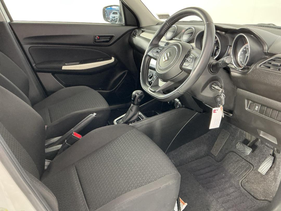 Photo '16' of Suzuki Swift