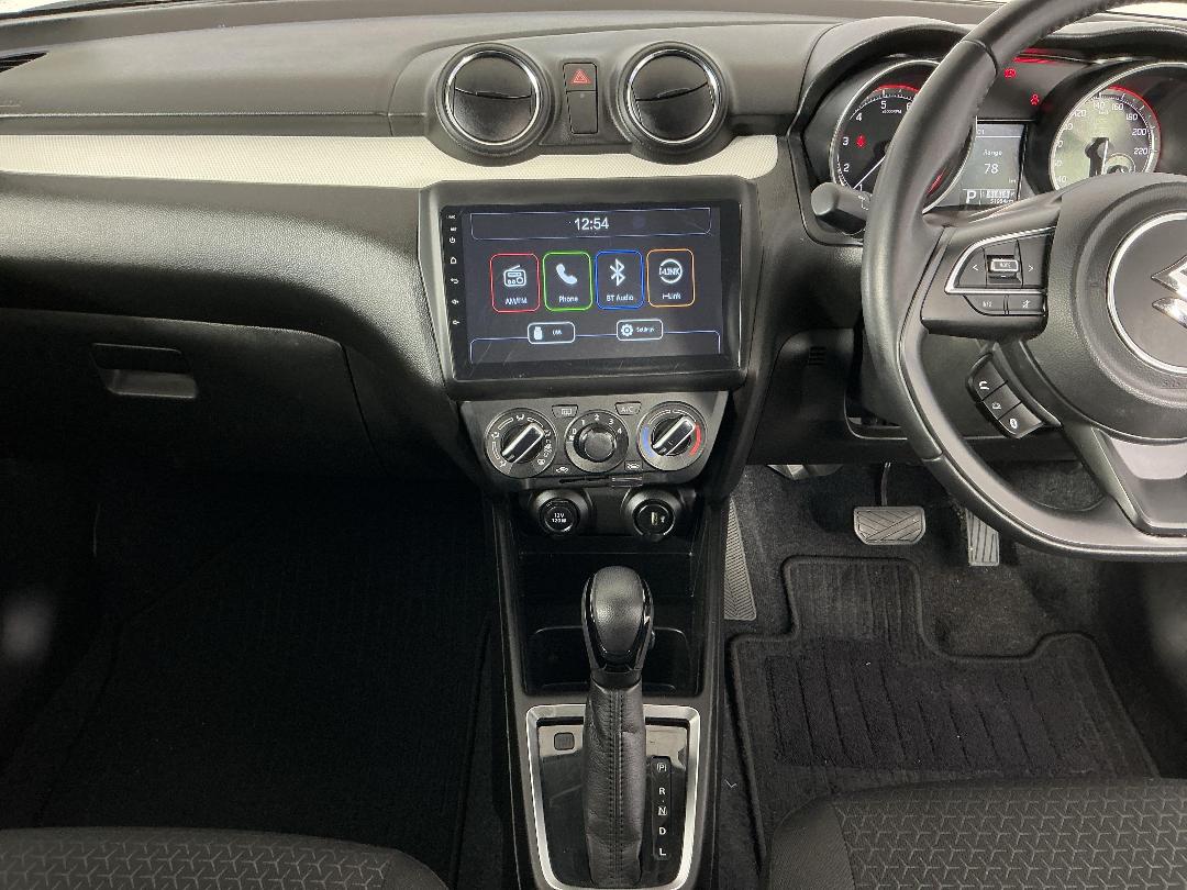 Photo '18' of Suzuki Swift