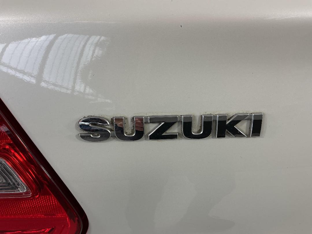 Photo '28' of Suzuki Swift