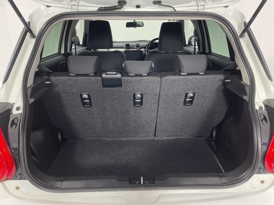 Photo '14' of Suzuki Swift