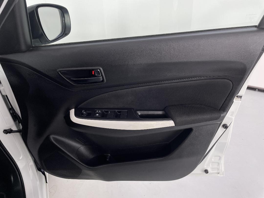 Photo '15' of Suzuki Swift