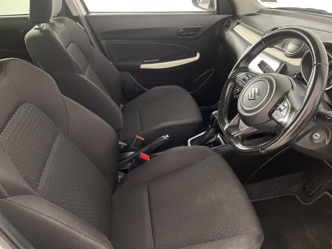 Photo '16' of Suzuki Swift