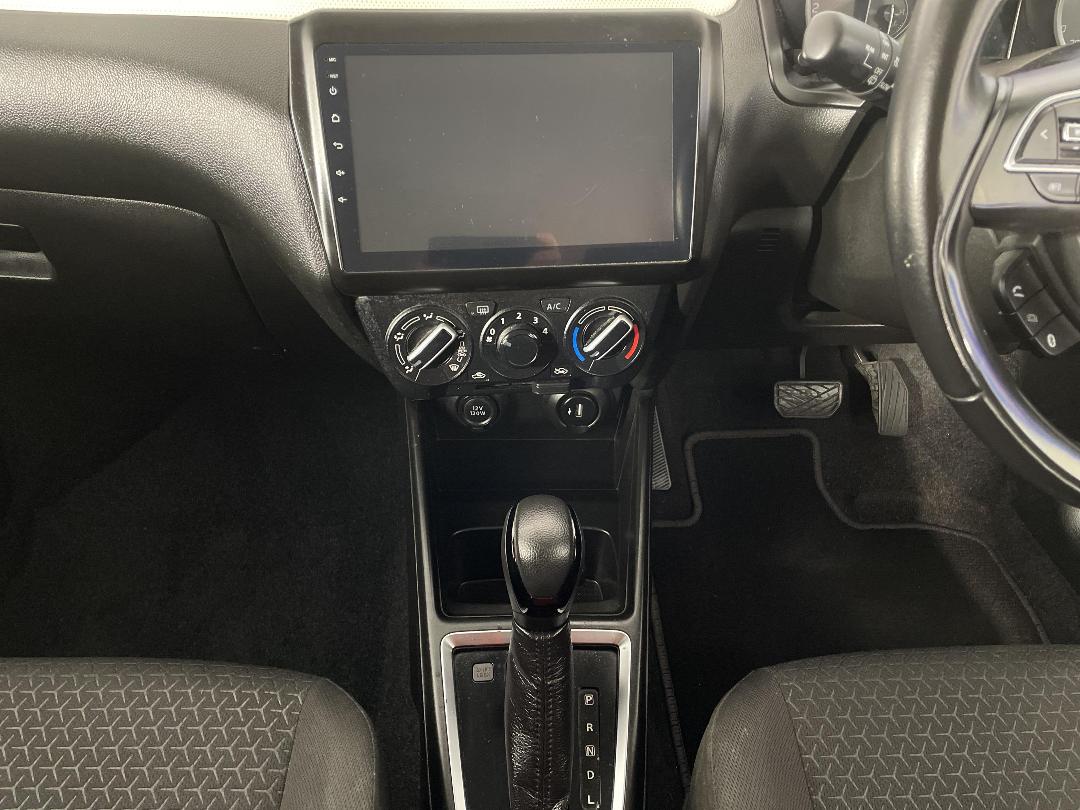 Photo '18' of Suzuki Swift