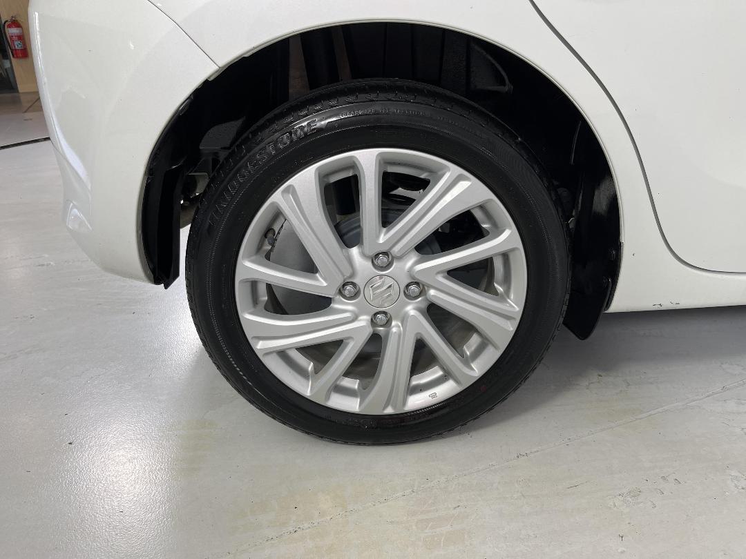 Photo '12' of Suzuki Swift