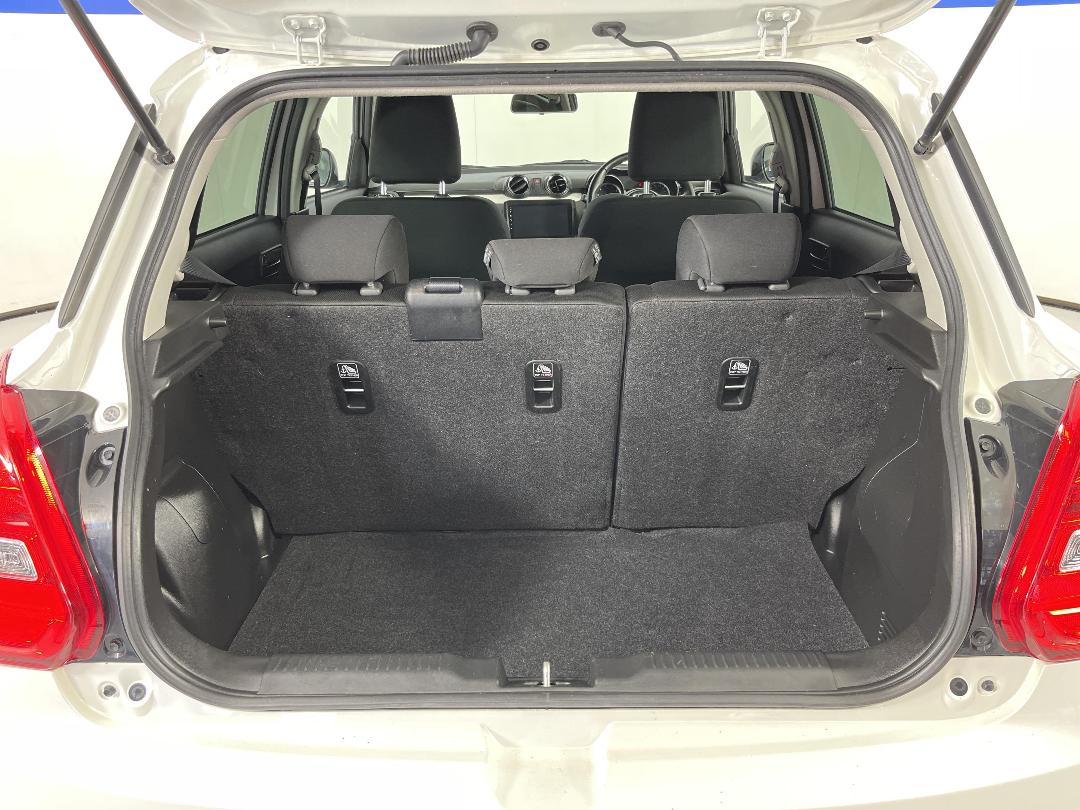 Photo '14' of Suzuki Swift