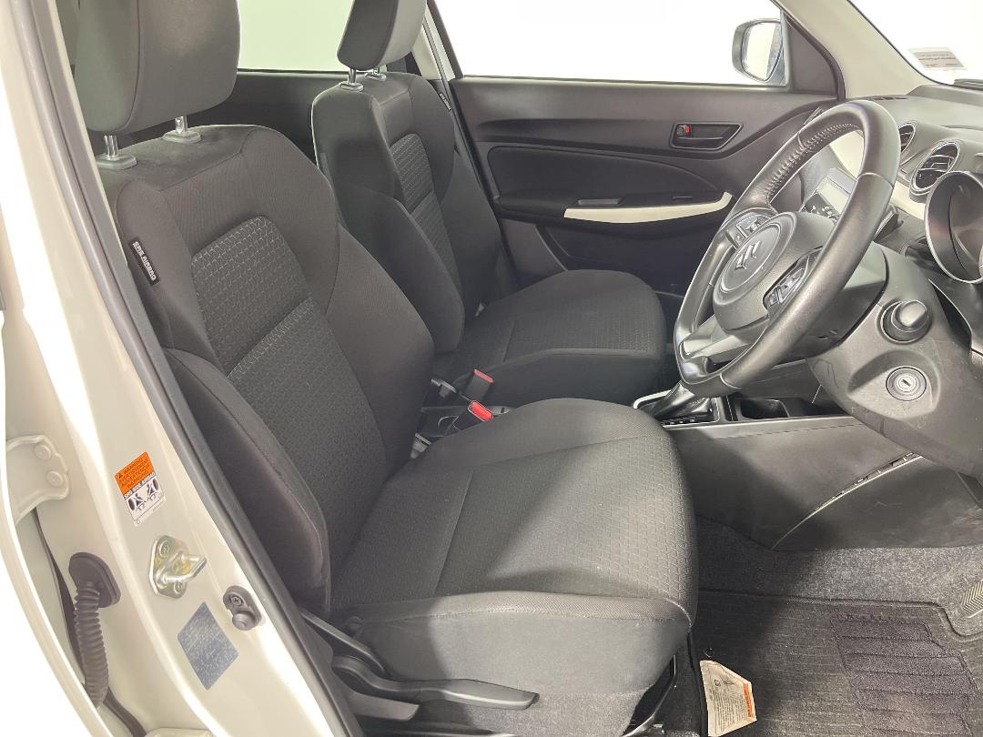 Photo '16' of Suzuki Swift