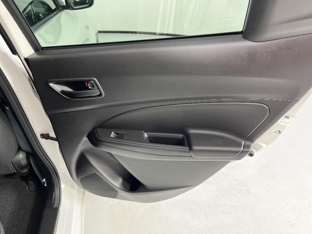 Photo '19' of Suzuki Swift