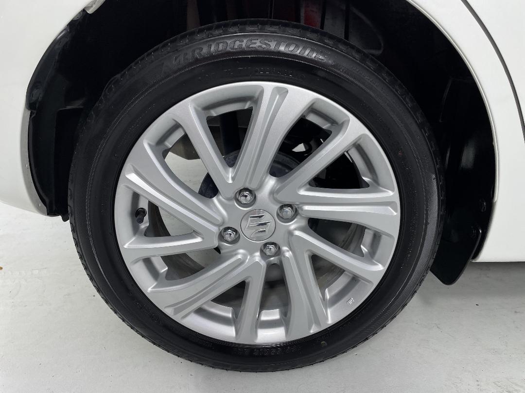 Photo '12' of Suzuki Swift