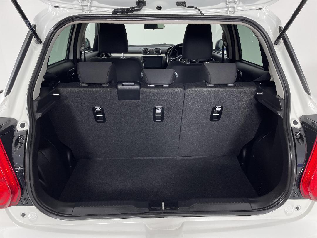 Photo '14' of Suzuki Swift