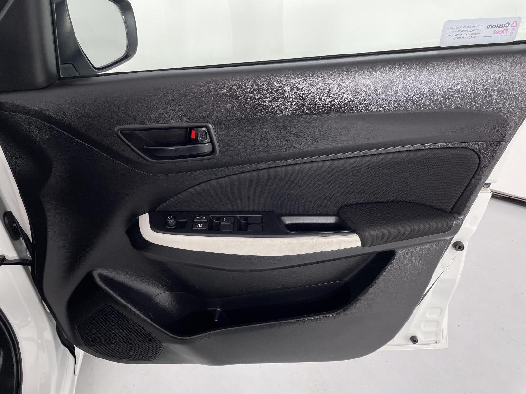 Photo '15' of Suzuki Swift