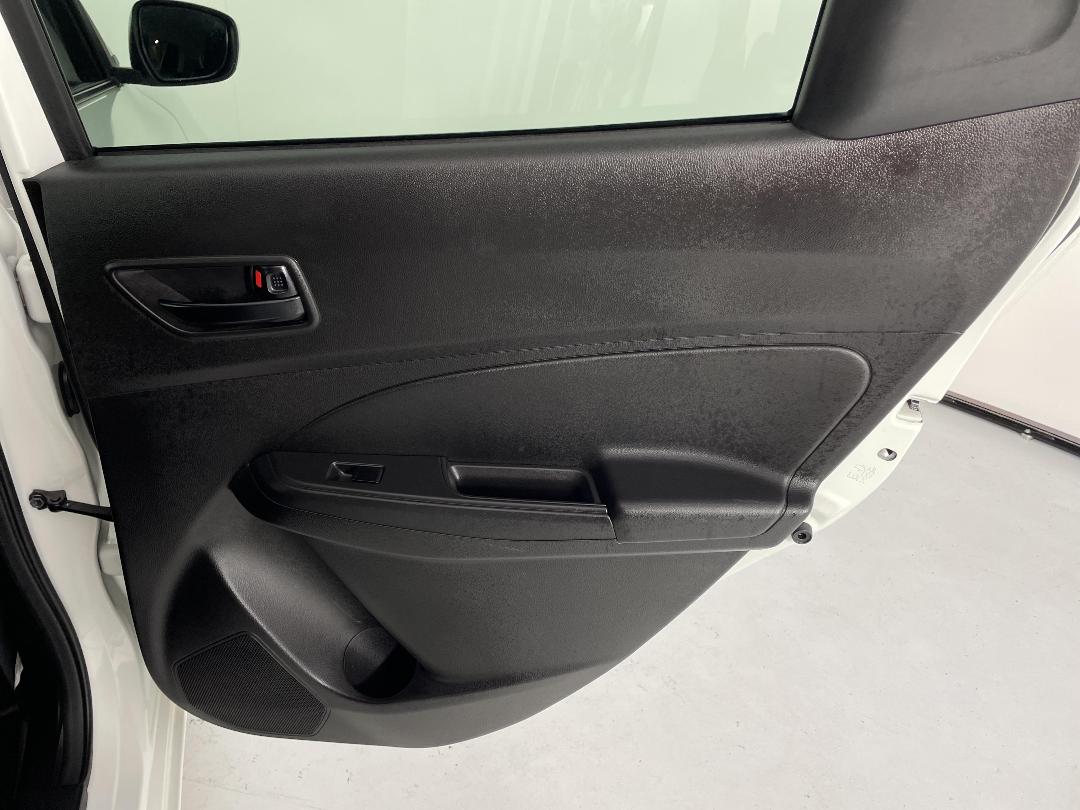 Photo '19' of Suzuki Swift