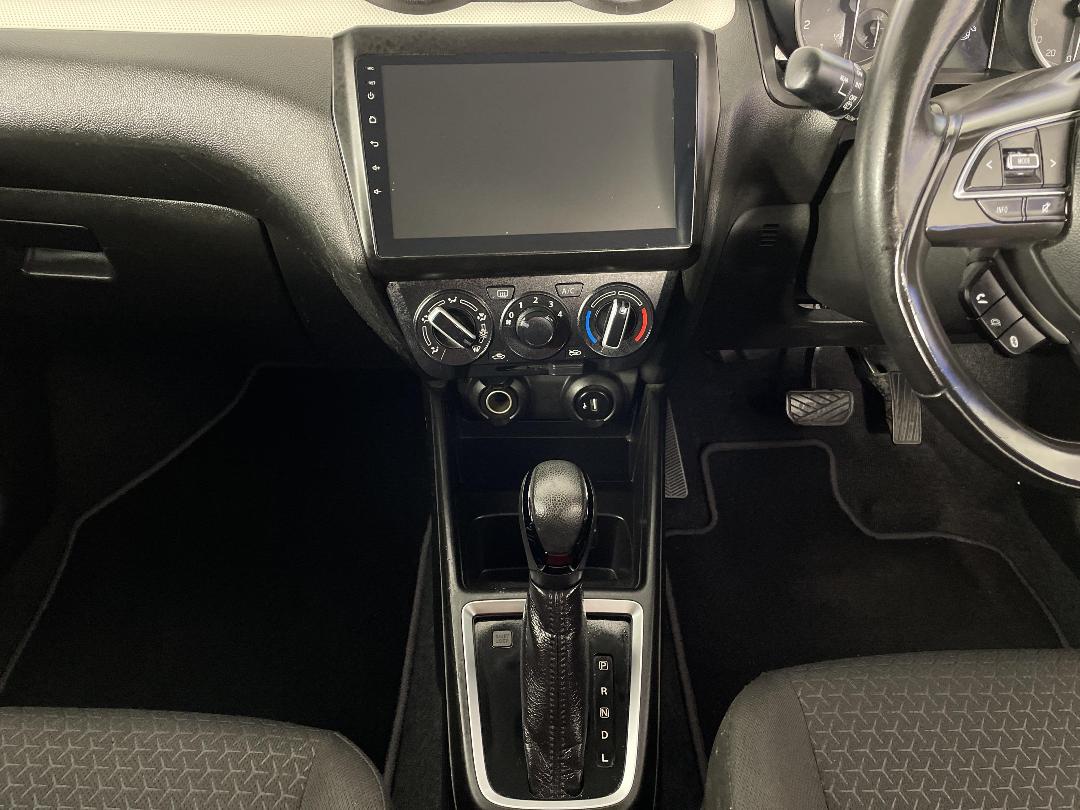 Photo '18' of Suzuki Swift