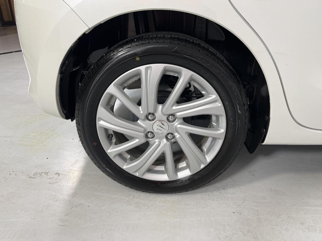 Photo '12' of Suzuki Swift