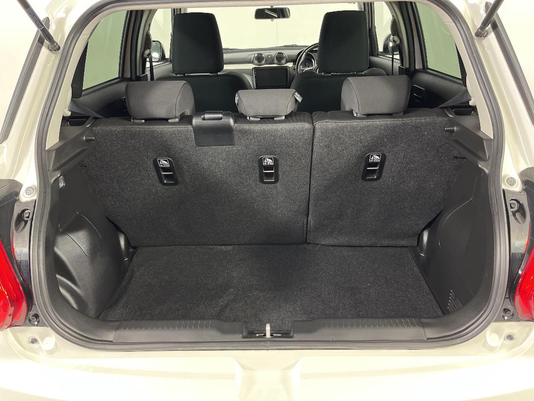 Photo '14' of Suzuki Swift