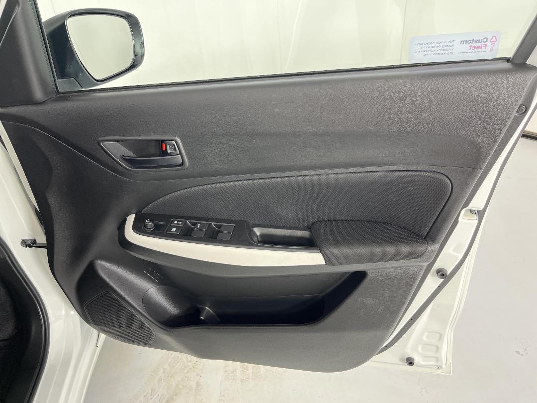 Photo '15' of Suzuki Swift