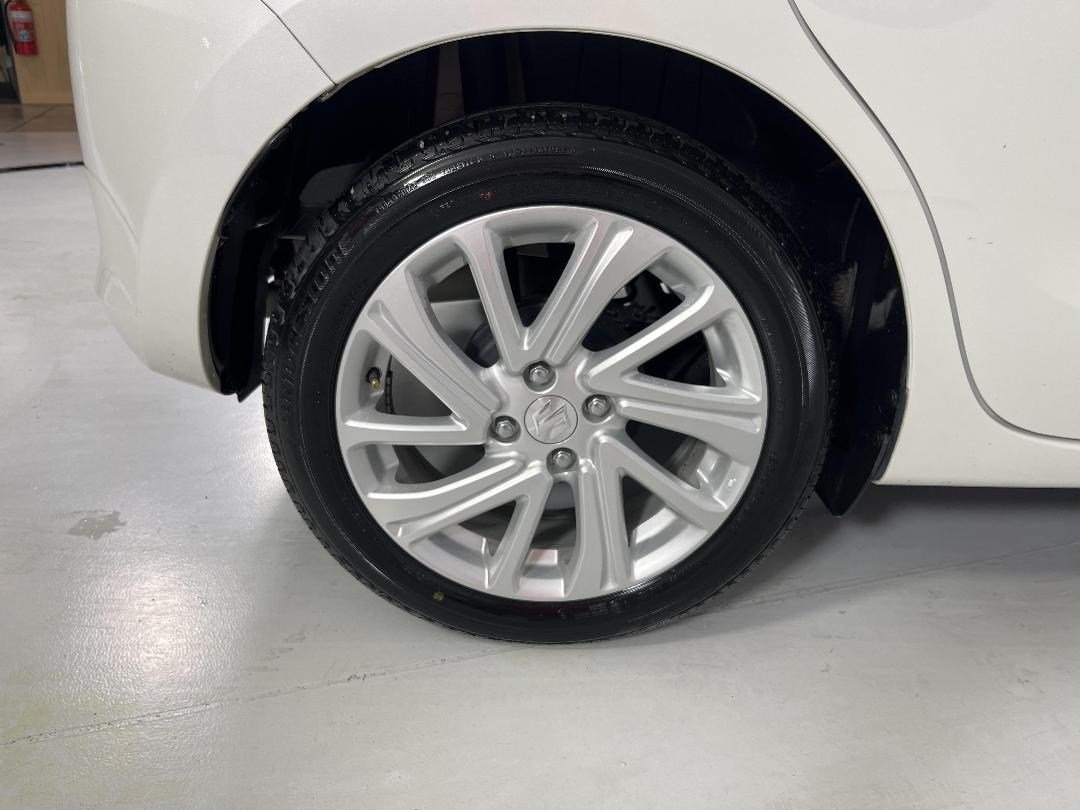 Photo '12' of Suzuki Swift