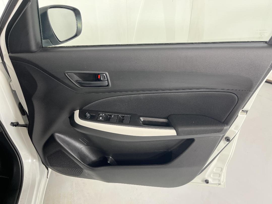 Photo '15' of Suzuki Swift