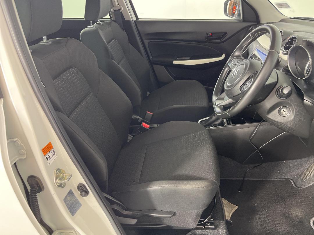 Photo '16' of Suzuki Swift