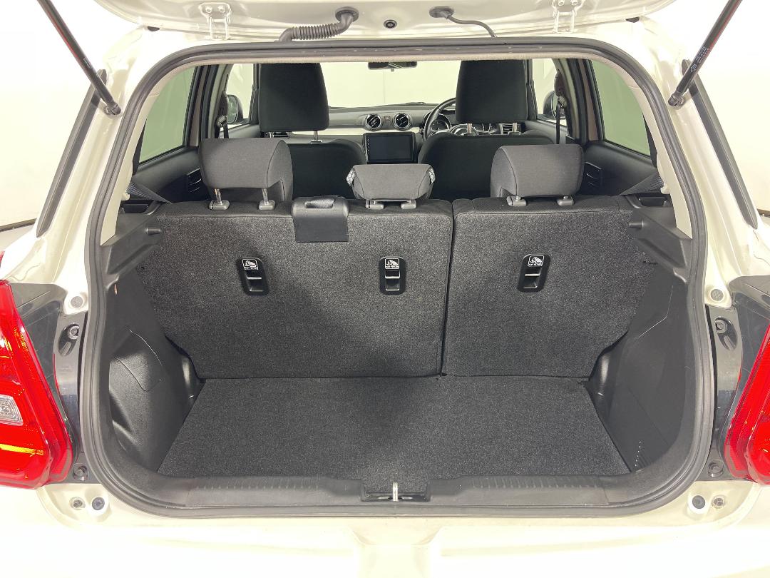 Photo '14' of Suzuki Swift