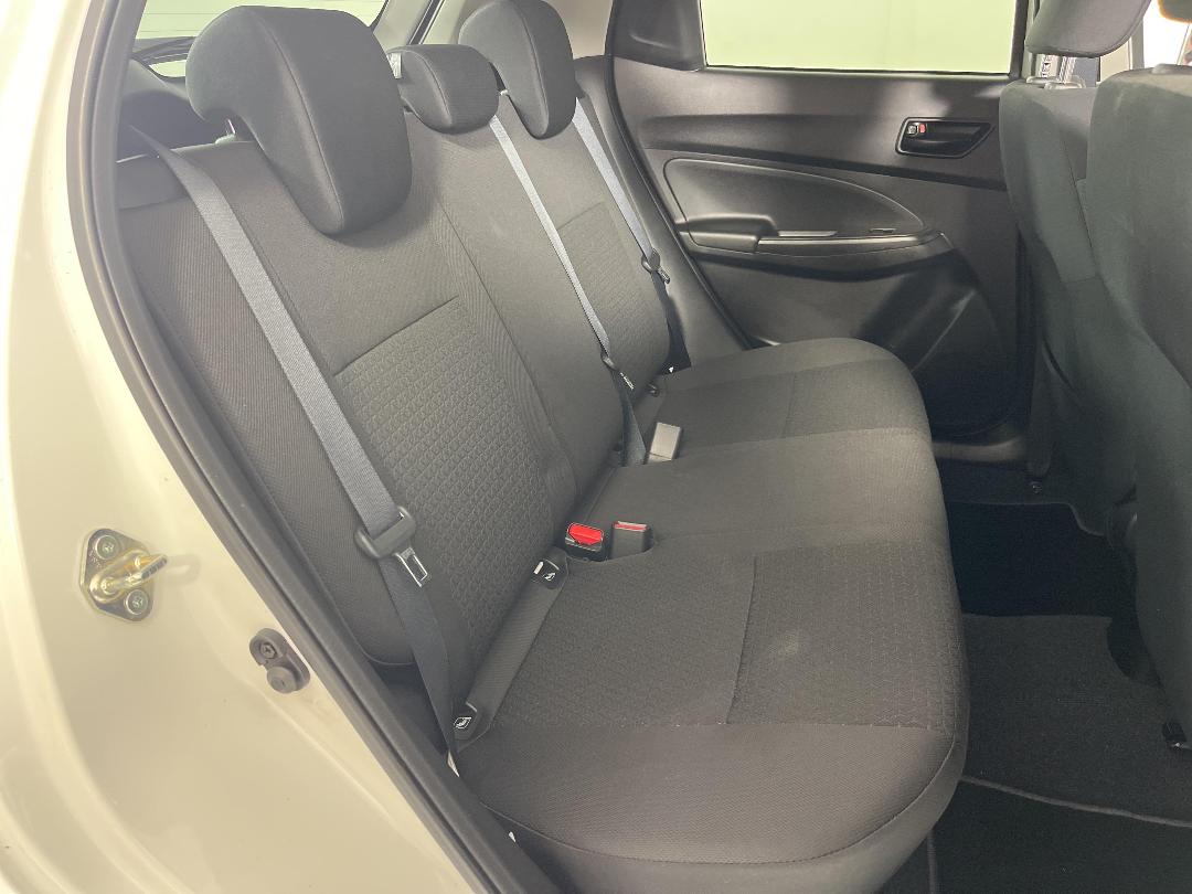 Photo '20' of Suzuki Swift