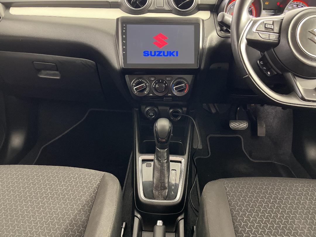 Photo '18' of Suzuki Swift