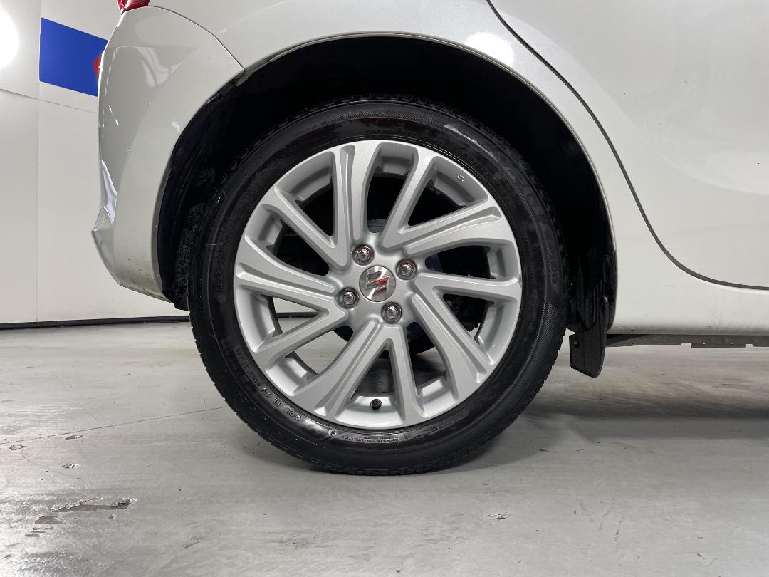 Photo '12' of Suzuki Swift