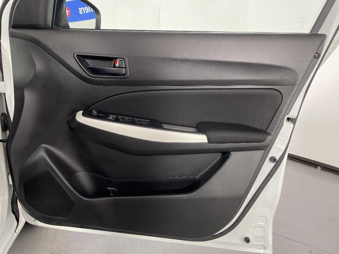 Photo '15' of Suzuki Swift