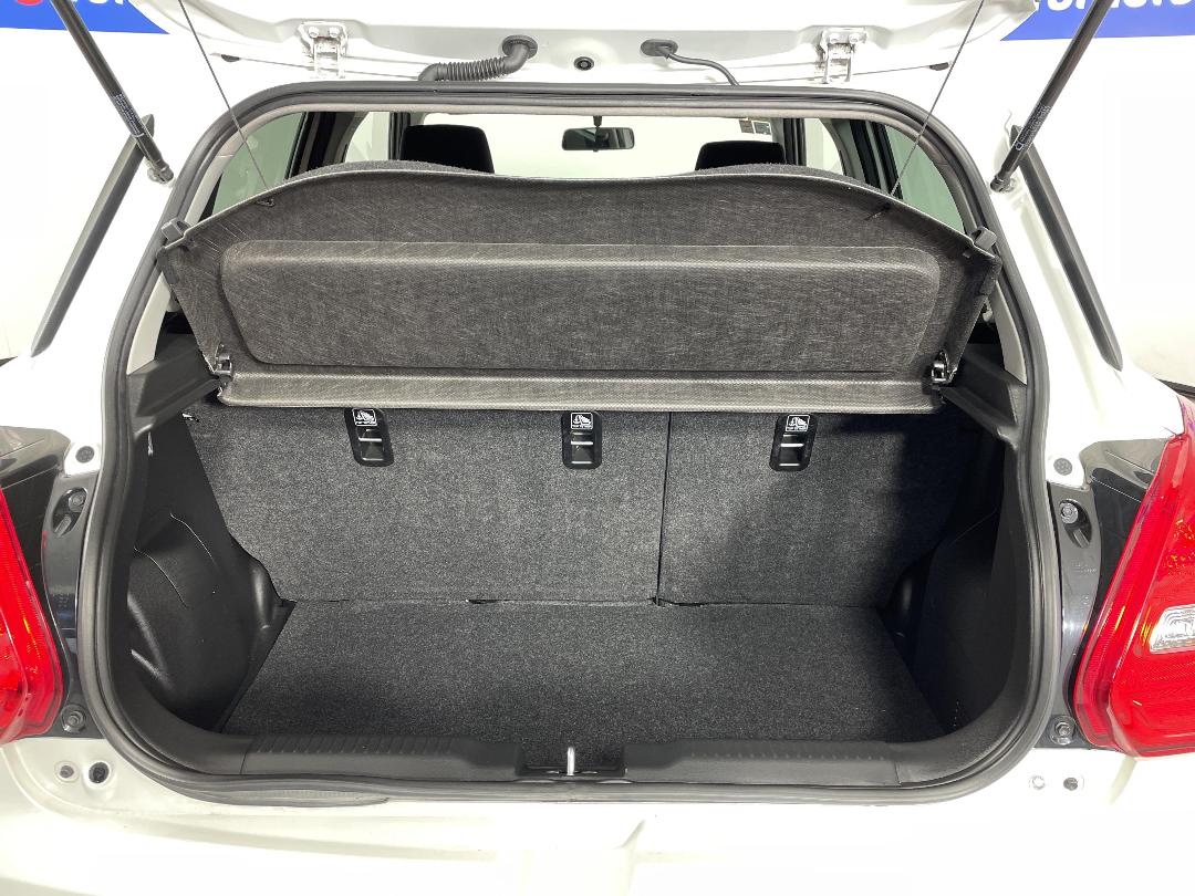 Photo '14' of Suzuki Swift