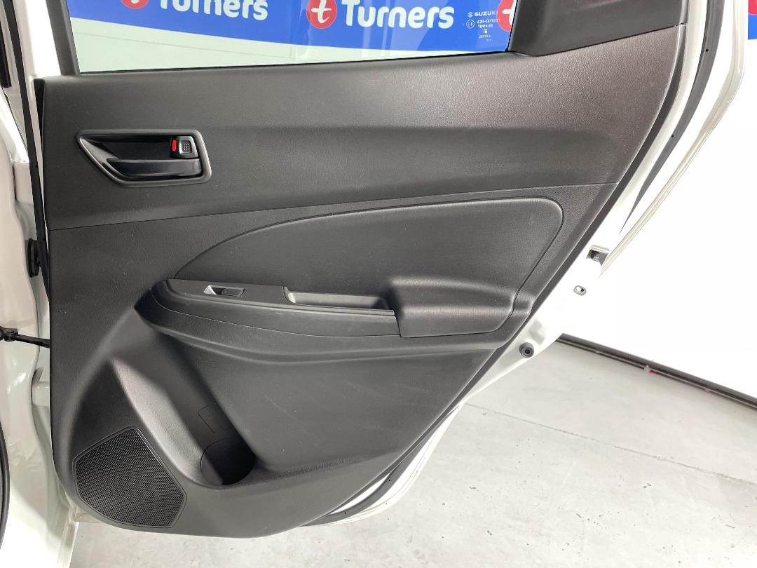 Photo '19' of Suzuki Swift