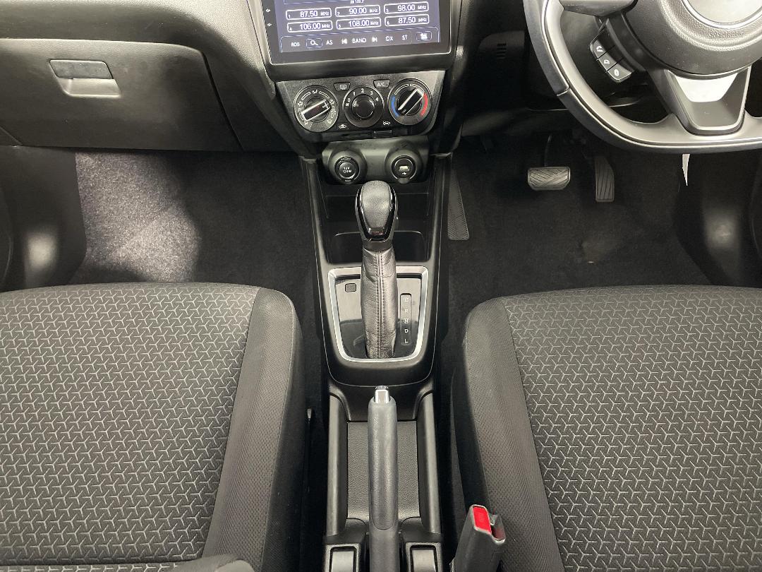 Photo '18' of Suzuki Swift