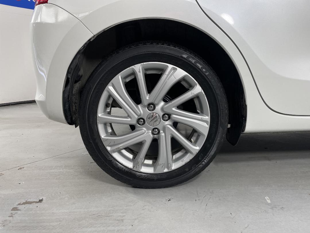 Photo '12' of Suzuki Swift