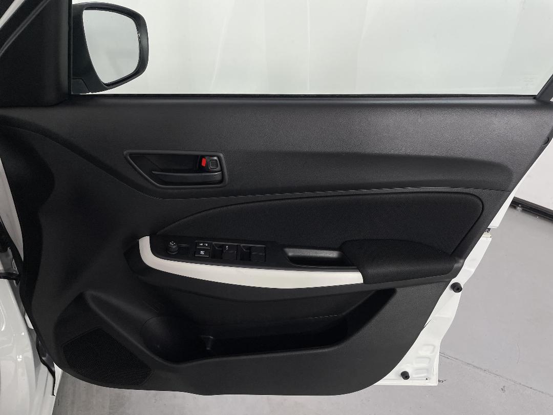 Photo '15' of Suzuki Swift