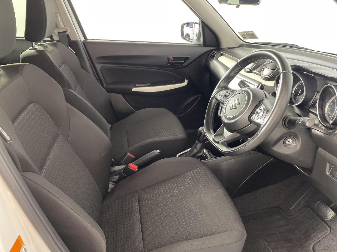 Photo '16' of Suzuki Swift