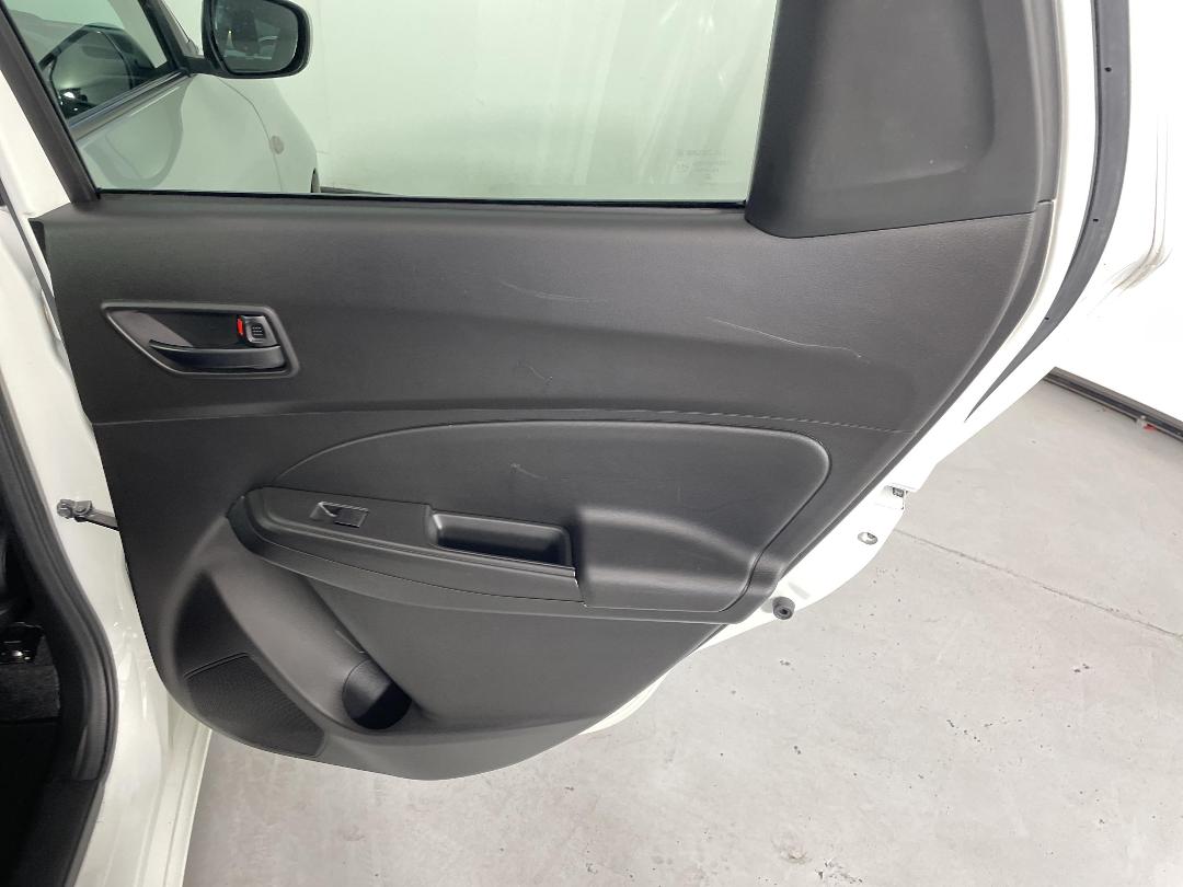 Photo '19' of Suzuki Swift