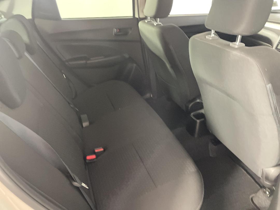 Photo '20' of Suzuki Swift